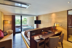 Whirlpool Suite Room
